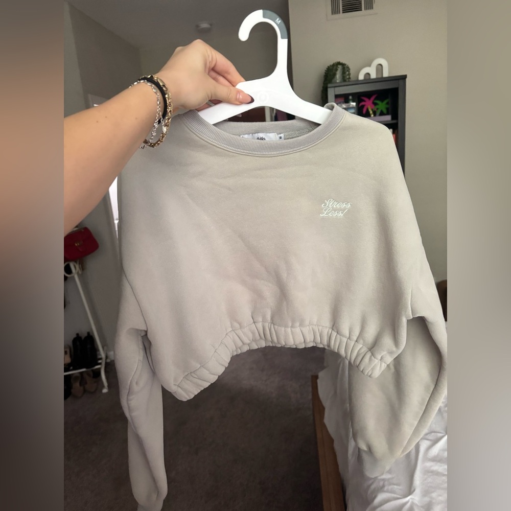 Like-new Adika cropped sweatshirt